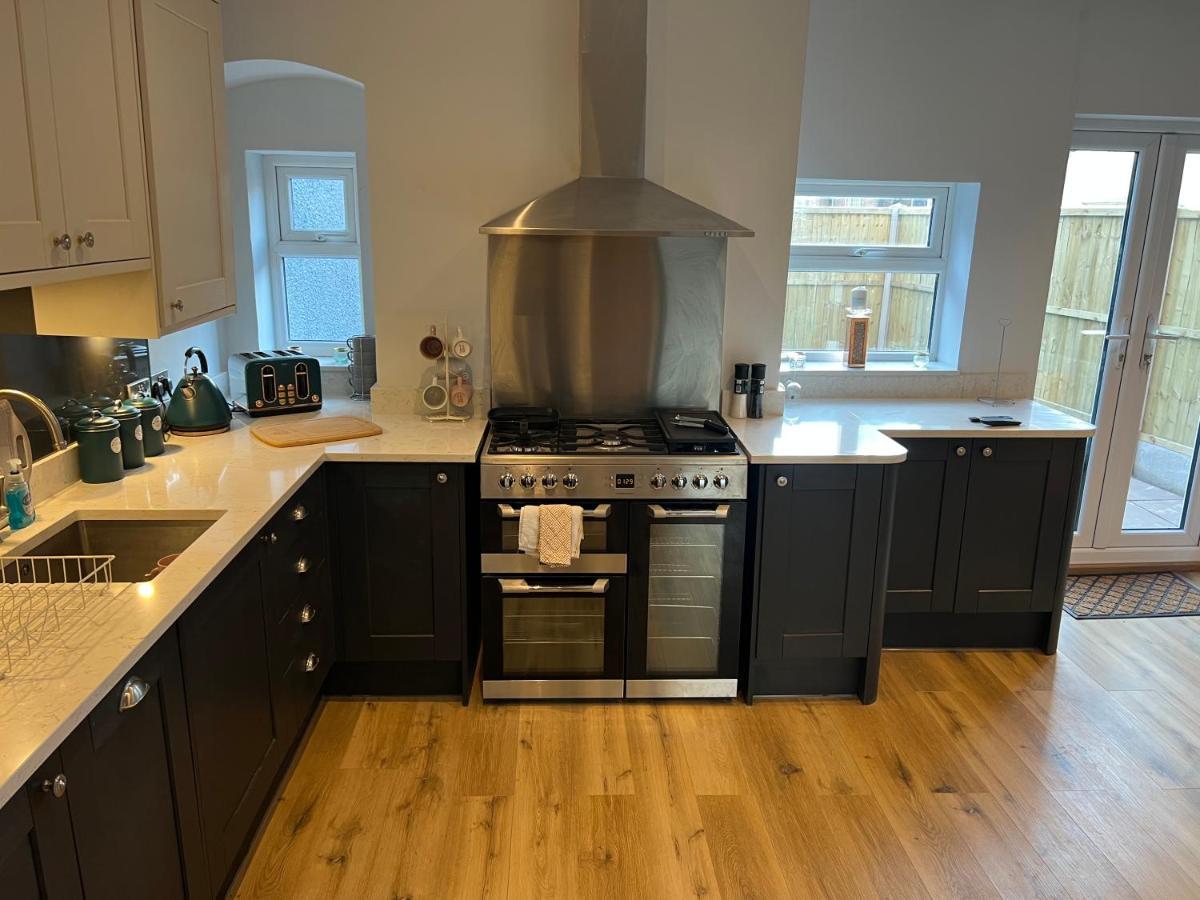 Luxury 2 Bed Apartment Great Location Stoke-on-Trent 외부 사진